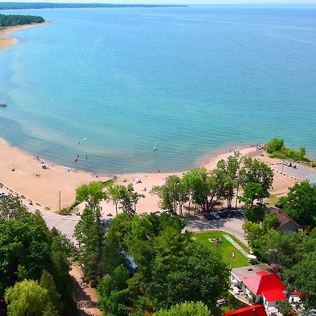 Balm Beach Resort And Motel Exterior foto