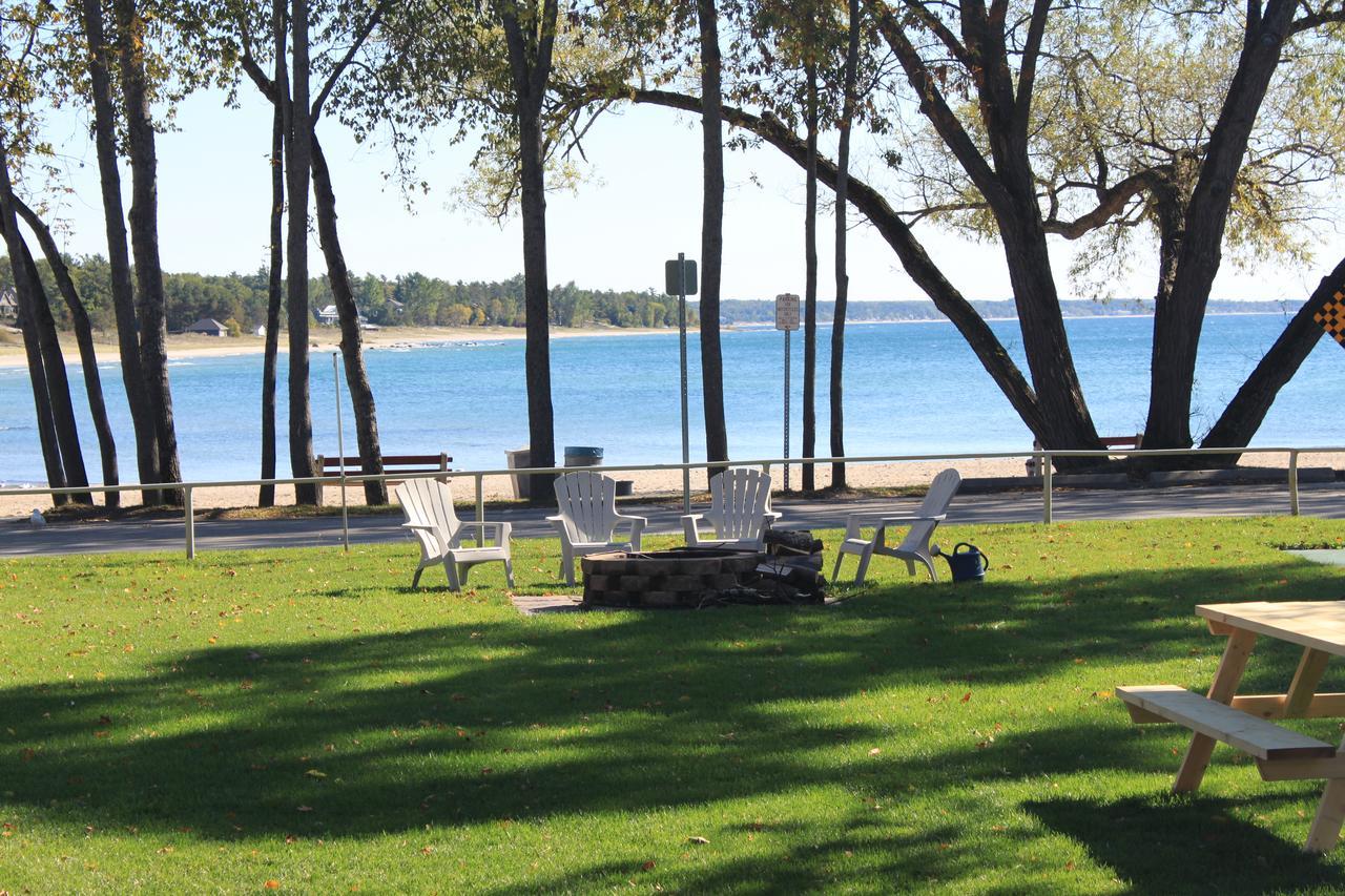 Balm Beach Resort And Motel Exterior foto
